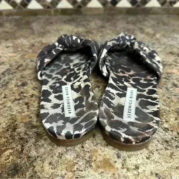 VERONICA BEARD 'Etra' Knotted Leopard Flat Sandals Size 7 Ladies Slip On Shoes - Picture 2 of 8